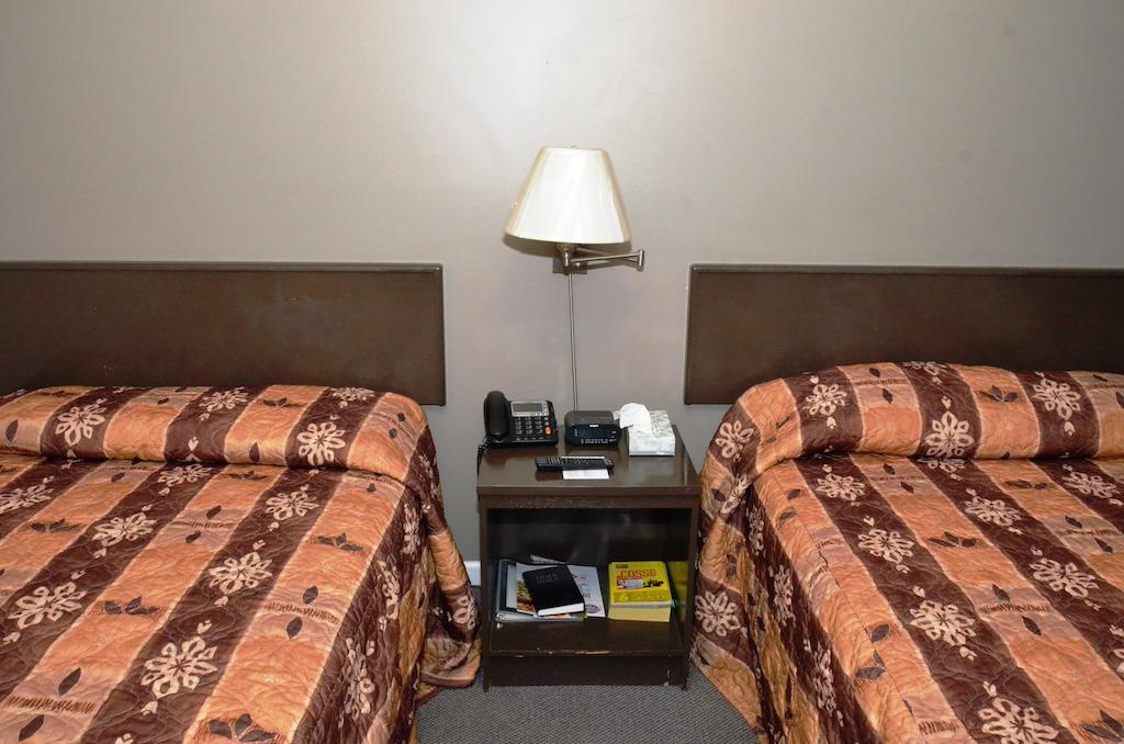 Blue Bell Inn Fort Nelson Kamer foto